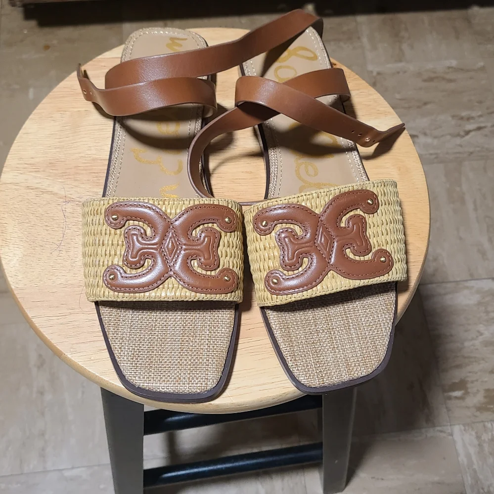 Sandals - Picture 1 of 2